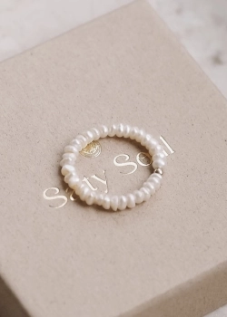 Pierścionek z drobnych pereł  Tiny Pearl, srebro złocone 