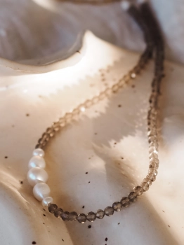 Naszyjnik Sepia Pearls z kwarcu dymnego i pereł naturalnych